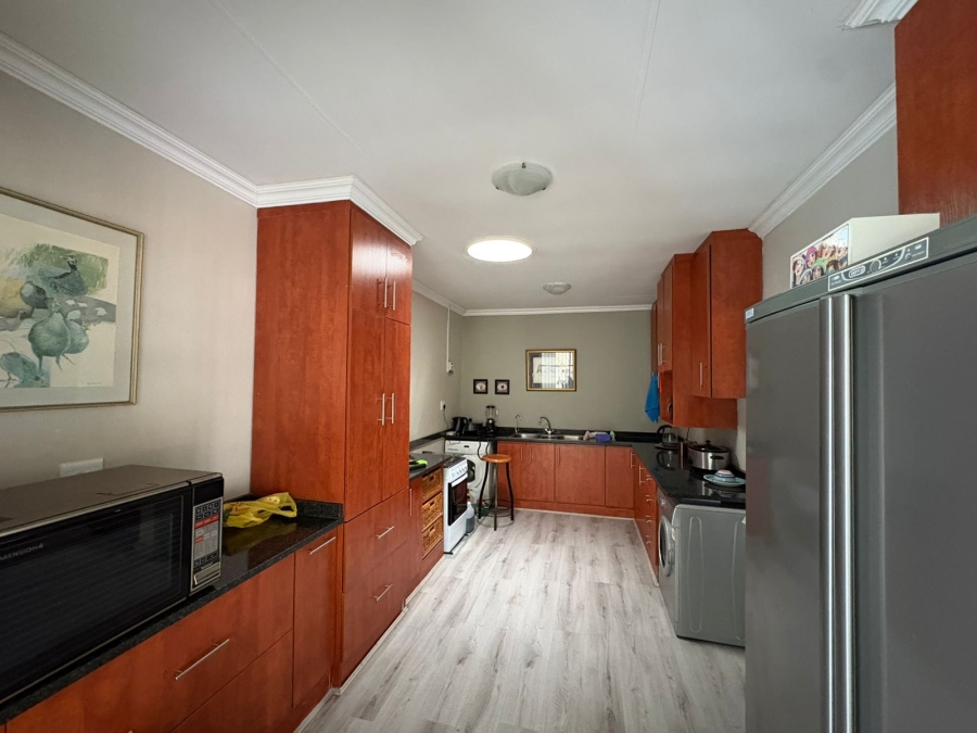 5 Bedroom Property for Sale in Safari Gardens North West